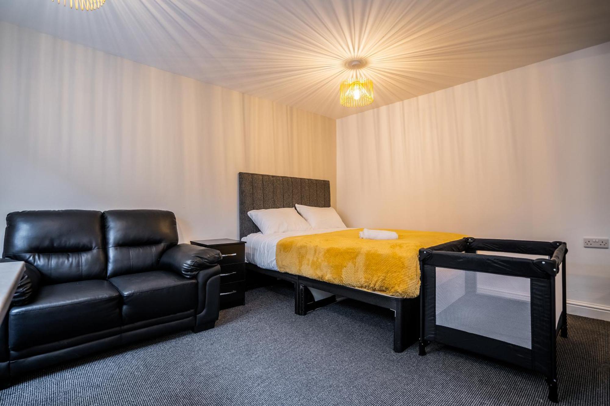 Kunda House In Tyseley Apartment Бирмингам Екстериор снимка