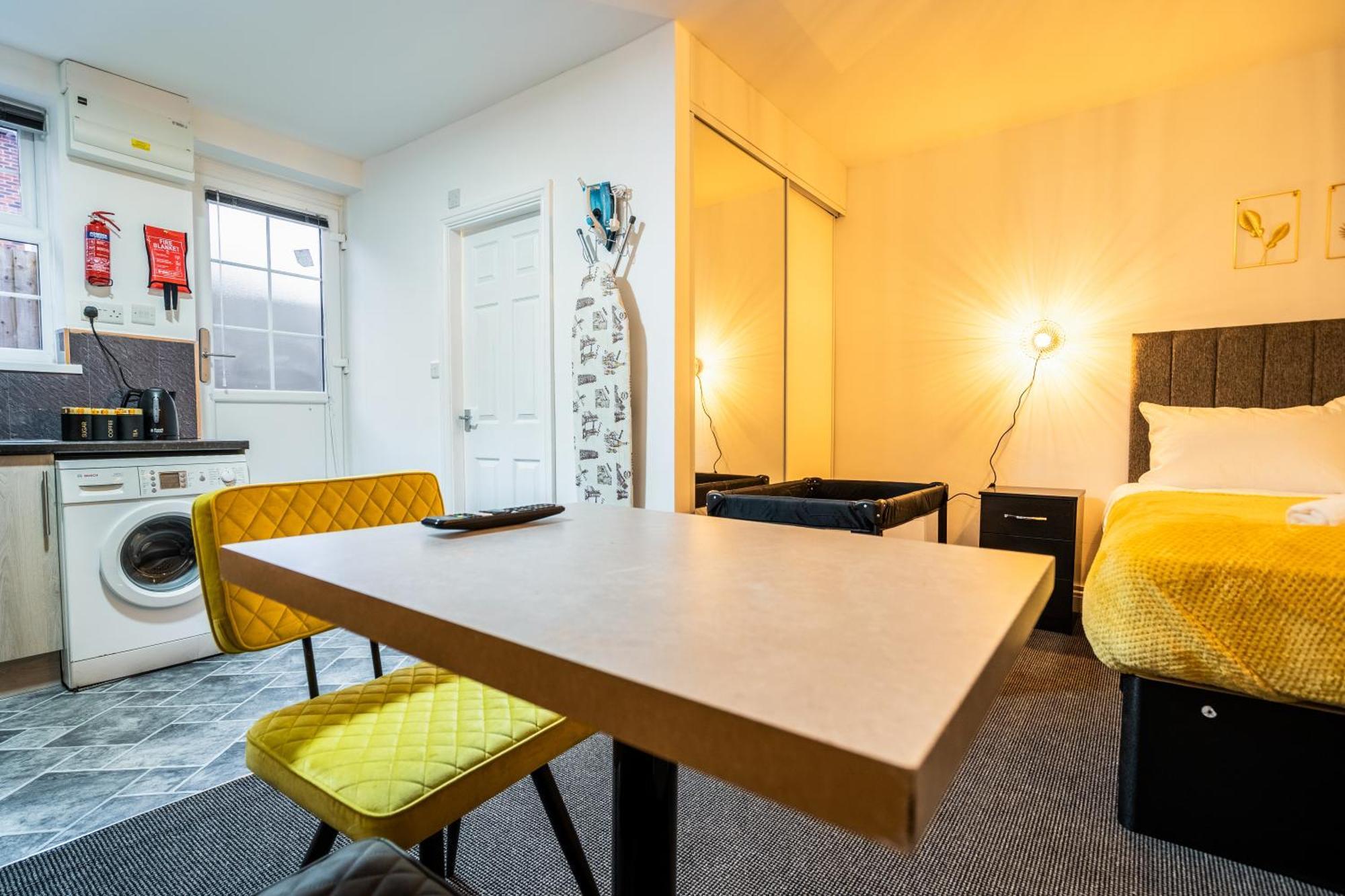 Kunda House In Tyseley Apartment Бирмингам Екстериор снимка
