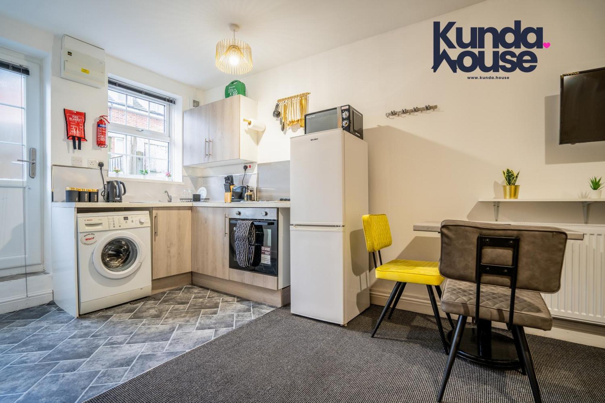 Kunda House In Tyseley Apartment Бирмингам Екстериор снимка